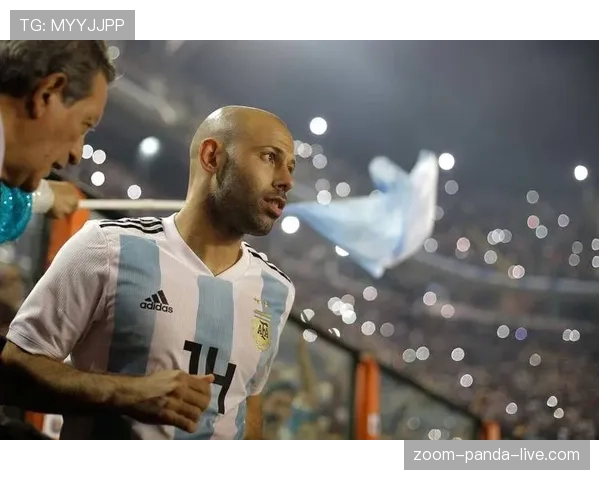 内斯塔与马斯切拉诺防守触点分布：从集中到分散的演变趋势