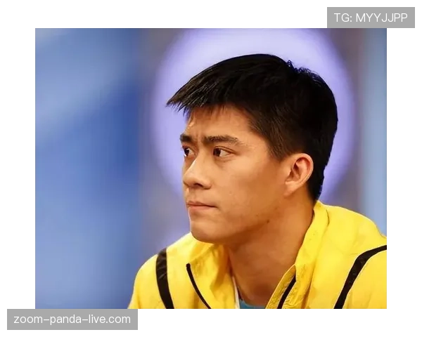 傅海峰退役后这身材管理也太狠了，羽毛球老将私下还在练到凌晨？